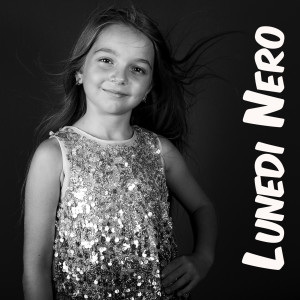 收聽Ameli Tvit的Lunedì Nero歌詞歌曲