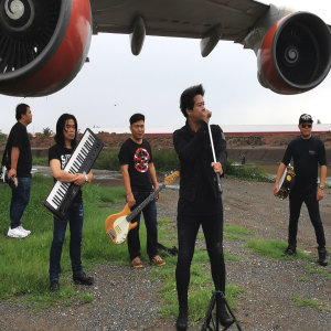 Listen to เขาสำคัญ​ ฉันสำรอง​ song with lyrics from วงเป็นไท