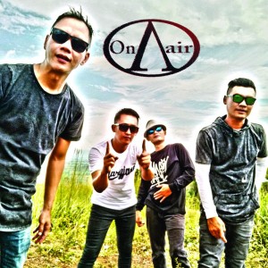 Listen to Ku Ingin song with lyrics from On Air