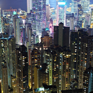 收听Leeloo的Who Is Next歌词歌曲