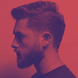 收聽Nadir Rustamli的Lənətli Şəhər歌詞歌曲