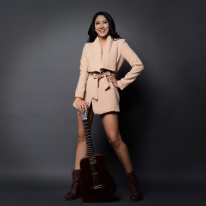 Dengarkan Khayalan Cinta lagu dari birgi putri dengan lirik