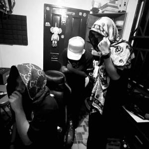 ดาวน์โหลดและฟังเพลง pluggnb drill (feat. yxngtrevon!) (Explicit) พร้อมเนื้อเพลงจาก XO KATANA