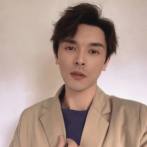 Listen to 突然的自我 (cover: 伍佰 & China Blue) (完整版) song with lyrics from 樊超