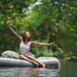 ดาวน์โหลดและฟังเพลง Lake พร้อมเนื้อเพลงจาก Uyku Müzik