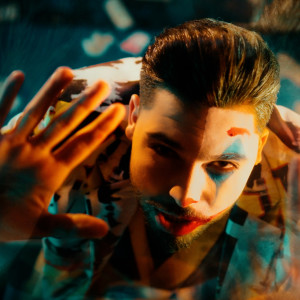 Listen to Show cu Banii song with lyrics from Luis Gabriel