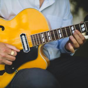Dengarkan lagu Gypsy nyanyian OdinMann dengan lirik