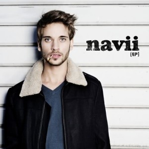 ดาวน์โหลดและฟังเพลง Eblouie par la nuit พร้อมเนื้อเพลงจาก Navii