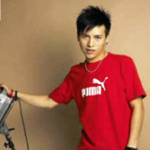 Listen to 快乐圣诞 song with lyrics from 廖伟力