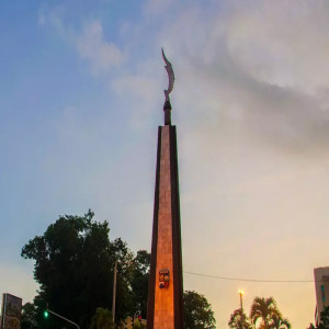 Dengarkan Lagu Kota Hujan (Live) lagu dari sigit pramono dengan lirik