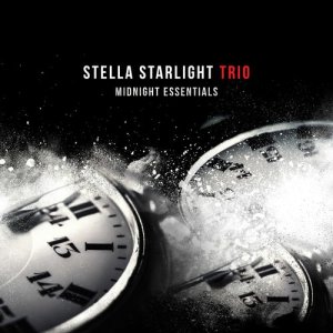 ดาวน์โหลดและฟังเพลง Midnight City พร้อมเนื้อเพลงจาก Stella Starlight Trio