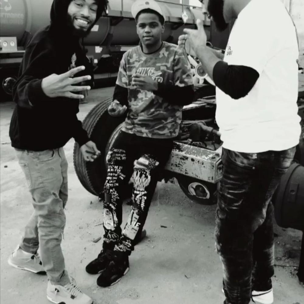5 FLOORS UP (feat. Skeem flaveir & STK PESO) (Explicit)