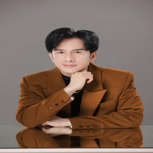 收听Đan Trường的Vẫn Mãi Một Nụ Cười歌词歌曲