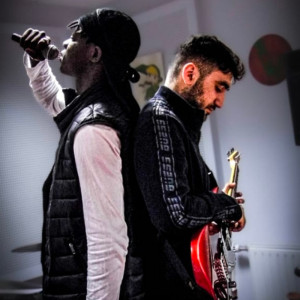 Listen to Suis moi song with lyrics from BS2