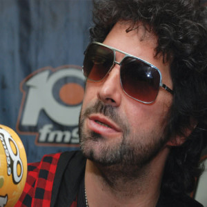 ดาวน์โหลดและฟังเพลง Baby can i hold you พร้อมเนื้อเพลงจาก Ivan Noble