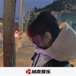 Dengarkan On My Way (DJ版) lagu dari 冰颜 dengan lirik