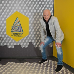 Listen to Sreča song with lyrics from Miran Rudan inDesign