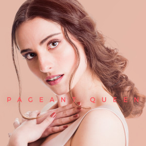 Dengarkan Pageant Queen lagu dari Emma van Heyn dengan lirik