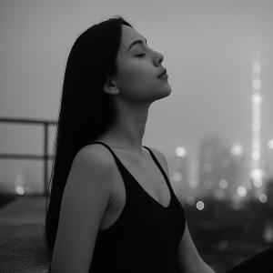 收聽Solena的No More Chains歌詞歌曲