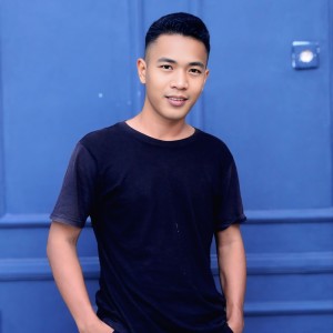 收听Afif的WANITA TERINDAH歌词歌曲