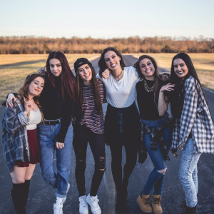 ดาวน์โหลดและฟังเพลง Paris พร้อมเนื้อเพลงจาก Cimorelli
