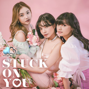 Dengarkan Stuck On You (Instrumental) lagu dari BABY BLUE dengan lirik