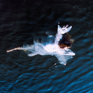 ดาวน์โหลดและฟังเพลง Waterfalls พร้อมเนื้อเพลงจาก Innocent