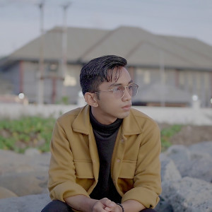 Dengarkan di dalam manangih di lua den galak juo lagu dari Ahmad zarvi sabani dengan lirik
