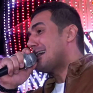 Dengarkan اللعب ع المكشوف lagu dari زيزو العجيب dengan lirik