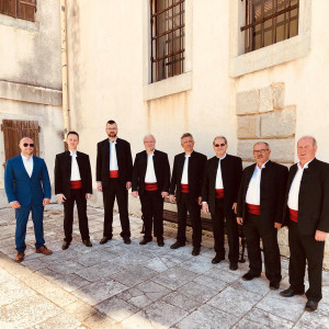 Listen to Trebam oči tvoje song with lyrics from Valerio
