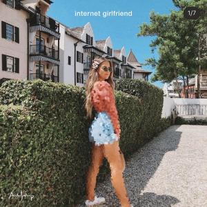 ดาวน์โหลดและฟังเพลง internet girlfriend พร้อมเนื้อเพลงจาก Asher Postman