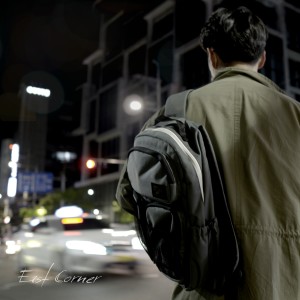 이스트코너的專輯Living Alone