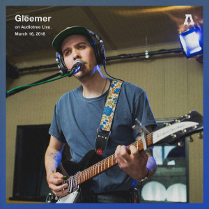ดาวน์โหลดและฟังเพลง Lily (Audiotree Live Version) พร้อมเนื้อเพลงจาก Gleemer