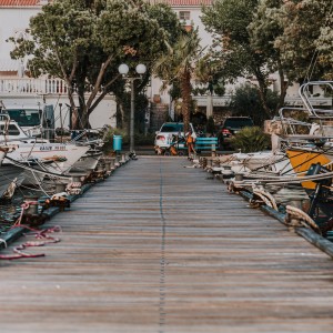 收聽輕鬆音樂的脫離喧囂的高樓大廈（經典鋼琴曲）歌詞歌曲