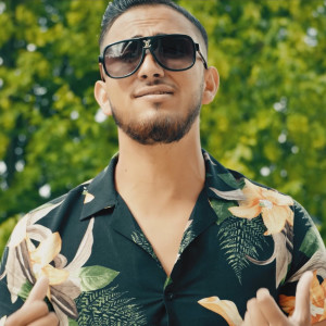Listen to Eu Sunt Dracu Pe Pământ song with lyrics from Emanuel de la Cluj