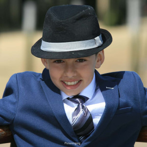 收听MARIO ZITO CALOGERO的TONI歌词歌曲