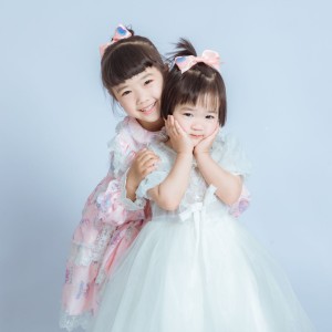 Listen to 半只月亮（舒缓钢琴曲） (完整版) song with lyrics from 陈堃古月