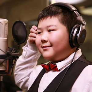 Dengarkan lagu 仙水洋之歌 (完整版) nyanyian 李明泽 dengan lirik