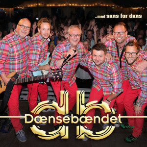 ดาวน์โหลดและฟังเพลง Som et stjerneskudd som brenner พร้อมเนื้อเพลงจาก Dænsebændet