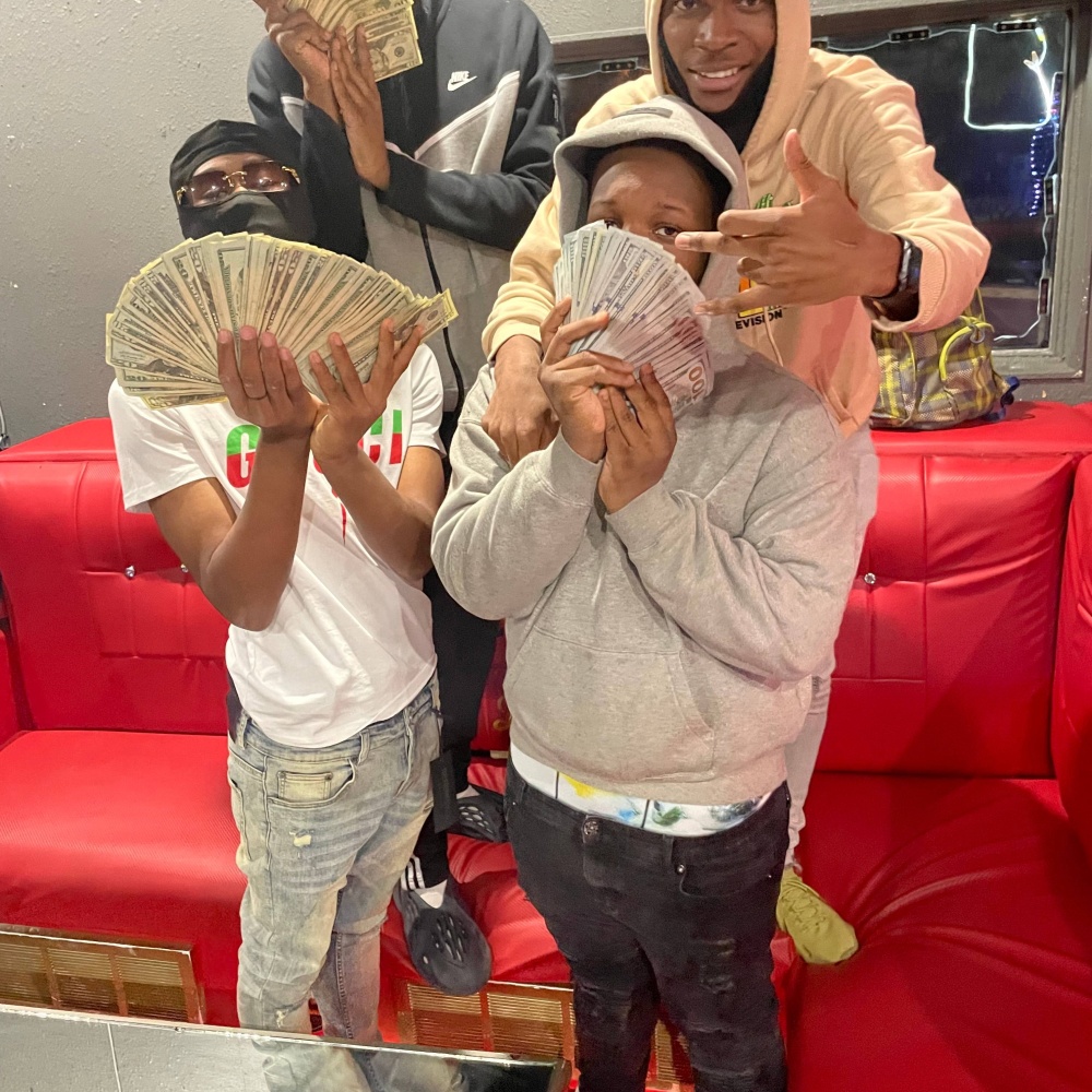 Strikers & SRT's (feat. Pfe Jr & RoadRunner Ty) (Explicit)