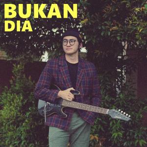 收听Elvin Romeo的Bukan Dia歌词歌曲