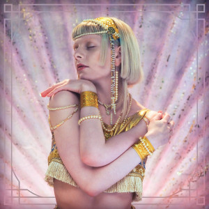 ดาวน์โหลดและฟังเพลง Exist For Love พร้อมเนื้อเพลงจาก AURORA