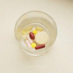 收聽洪安妮的解藥歌詞歌曲