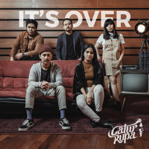 Dengarkan lagu It's Over nyanyian Catur Rupa dengan lirik