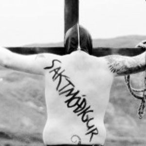 ดาวน์โหลดและฟังเพลง Húsavík พร้อมเนื้อเพลงจาก Saktmóðigur