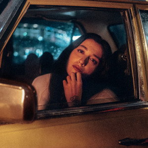 Dengarkan Pençe lagu dari Melike Sahin dengan lirik