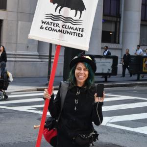 收聽RADICAL MEDICINE: DeCoy Gallerina的CALL TO LOVE歌詞歌曲