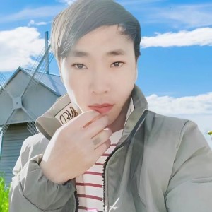 Listen to 万箭穿心 (伴奏) song with lyrics from 小勇