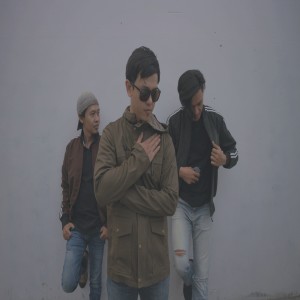 Dengarkan Aku Masih Disini lagu dari Tahta band dengan lirik