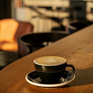 Dengarkan lagu Relaxing With A Cup Of Coffee nyanyian Helena Kim dengan lirik